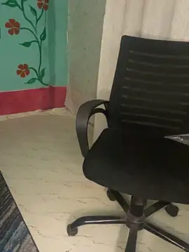 hot menka online show from March 18, 2025, 2:26 pm