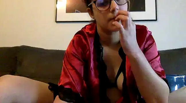 Snapshot of LolaGuess chatting on February 4, 2025, 2:10 pm LolaGuess online show from February 4, 2025, 2:10 pm