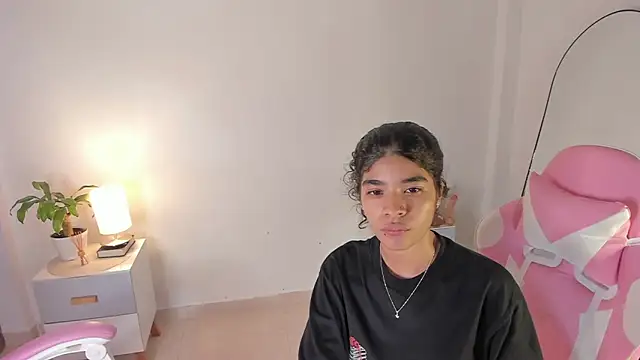 martina roldam online show from September 8, 2025, 10:31 pm