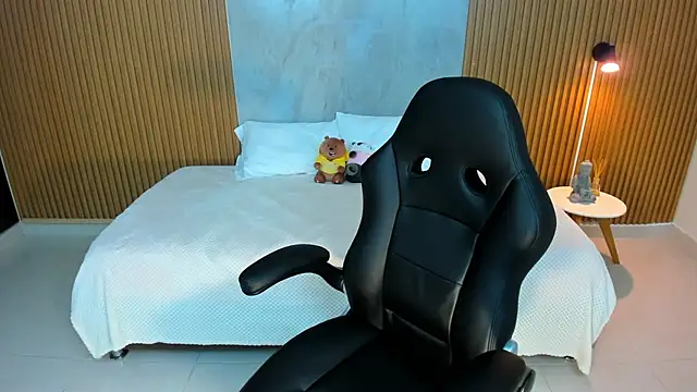 martina roldam online show from November 5, 2025, 9:48 pm