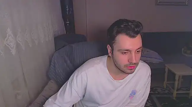 handsomeee04 online show from February 2, 2025, 9:45 pm