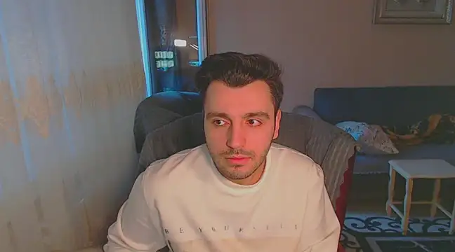 handsomeee04 online show from February 5, 2025, 2:59 pm