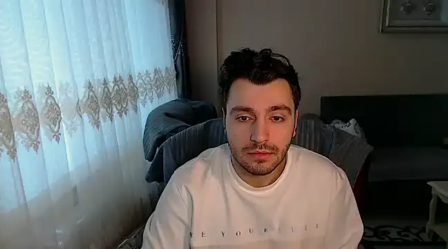 handsomeee04 online show from February 8, 2025, 1:54 pm