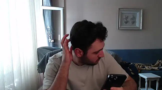 handsomeee04 online show from March 16, 2025, 2:55 pm