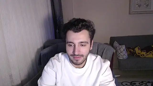 handsomeee04 online show from October 28, 2025, 8:22 pm