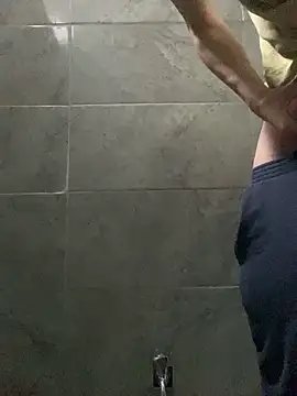 ekskekejejej online show from November 5, 2025, 9:59 pm