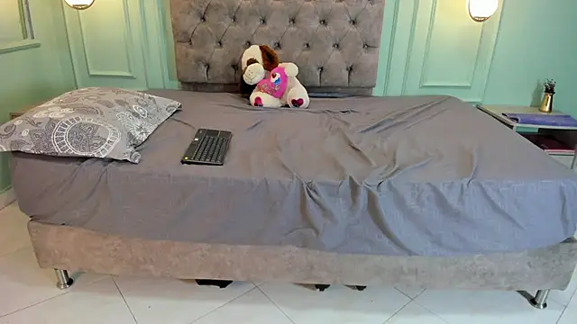 Abril jones10 online show from December 28, 2024, 11:16 pm