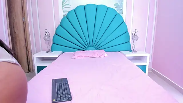 Snapshot of Daphne_Fox_ chatting on January 15, 2025, 2:24 pm Daphne Fox online show from January 15, 2025, 2:24 pm