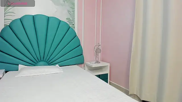 Snapshot of Daphne_Fox_ chatting on February 4, 2025, 9:38 am Daphne Fox online show from February 4, 2025, 9:38 am