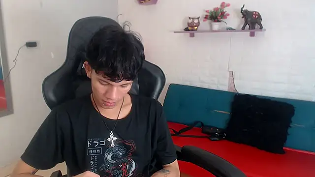 andy dan18 online show from November 18, 2025, 3:27 pm