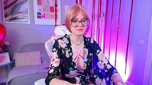 NellieLoyns online show from February 15, 2025, 4:01 pm