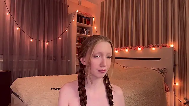 Awwwrora online show from October 13, 2025, 7:25 pm