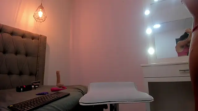 GysellHanson online show from January 24, 2025, 6:14 pm