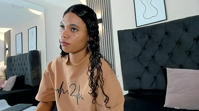 GysellHanson online show from November 9, 2025, 12:36 pm