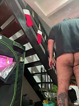 El Titan1998 online show from January 2, 2025, 7:51 pm