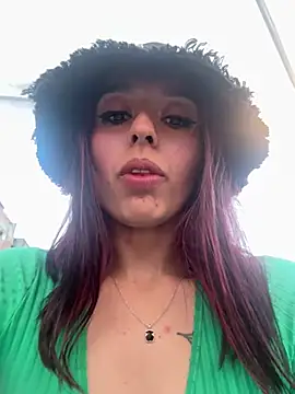 Snapshot of BlueStoneX chatting on February 9, 2025, 11:04 pm BlueStoneX online show from February 9, 2025, 11:04 pm