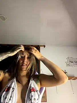 Snapshot of BlueStoneX chatting on September 23, 2025, 6:49 am BlueStoneX online show from September 23, 2025, 6:49 am