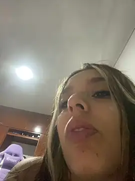 Snapshot of BlueStoneX chatting on October 24, 2025, 6:54 am BlueStoneX online show from October 24, 2025, 6:54 am