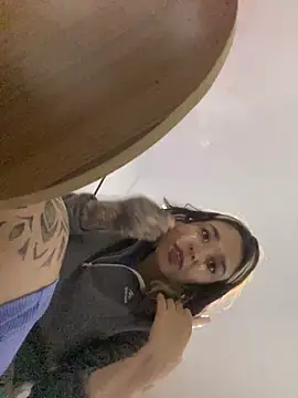 Snapshot of BlueStoneX chatting on October 31, 2025, 6:47 am BlueStoneX online show from October 31, 2025, 6:47 am