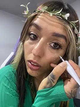 Snapshot of BlueStoneX chatting on November 23, 2025, 6:46 am BlueStoneX online show from November 23, 2025, 6:46 am