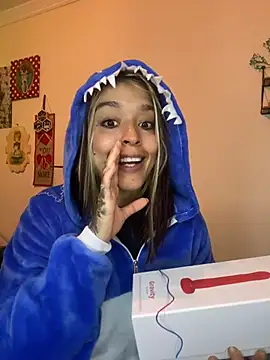 Snapshot of BlueStoneX chatting on December 4, 2025, 7:06 am BlueStoneX online show from December 4, 2025, 7:06 am