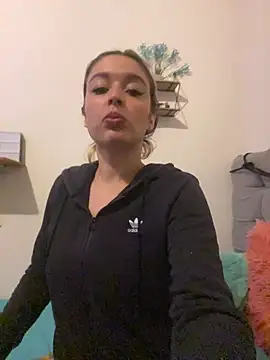 Snapshot of BlueStoneX chatting on December 5, 2025, 6:44 am BlueStoneX online show from December 5, 2025, 6:44 am