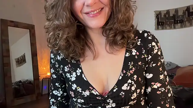 leahsparkles online show from November 9, 2025, 1:31 pm