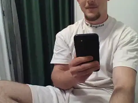 Snapshot of couplehot992 chatting on March 11, 2025, 5:35 pm couplehot992 online show from March 11, 2025, 5:35 pm