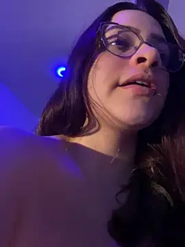 Snapshot of Sophia_cyrus11 chatting on March 7, 2025, 12:48 am Sophia cyrus11 online show from March 7, 2025, 12:48 am