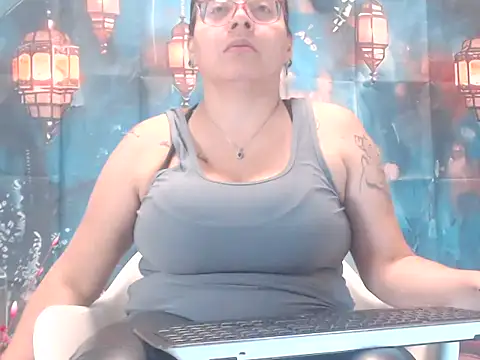 Snapshot of Tanyabigtits chatting on October 13, 2025, 12:05 pm Tanyabigtits online show from October 13, 2025, 12:05 pm