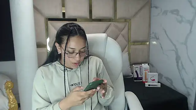 IsabellRodriguez18 online show from March 9, 2025, 3:54 am