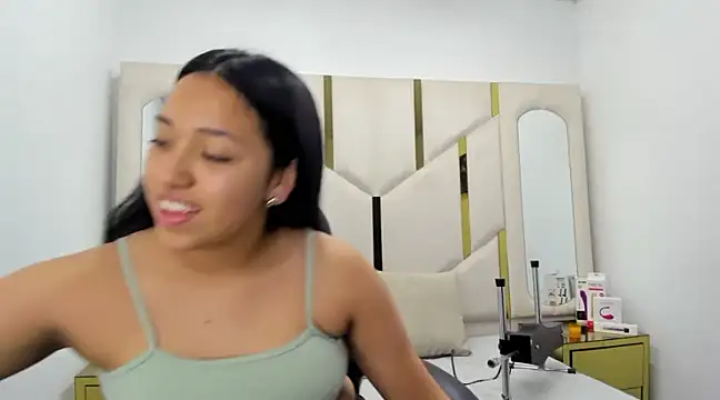 IsabellRodriguez18 online show from March 12, 2025, 12:42 am