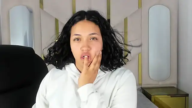 IsabellRodriguez18 online show from September 13, 2025, 3:17 am