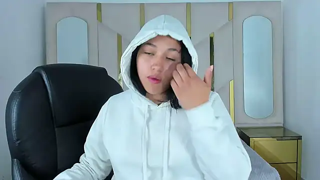 IsabellRodriguez18 online show from September 24, 2025, 3:21 am