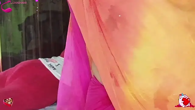 Snapshot of sexyhoney27 chatting on November 23, 2025, 9:42 am sexyhoney27 online show from November 23, 2025, 9:42 am