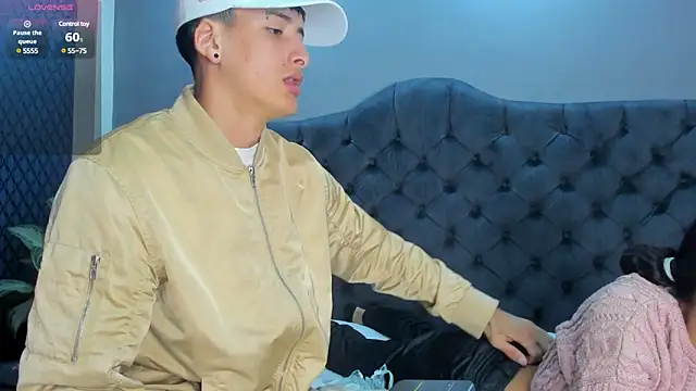 Snapshot of two_milkyway chatting on March 13, 2025, 12:35 pm two milkyway online show from March 13, 2025, 12:35 pm