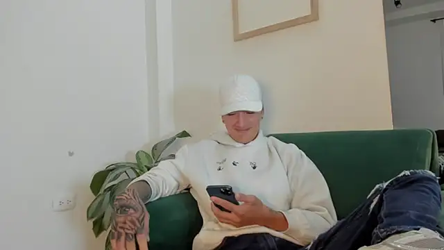 Snapshot of two_milkyway chatting on November 14, 2025, 12:37 pm two milkyway online show from November 14, 2025, 12:37 pm