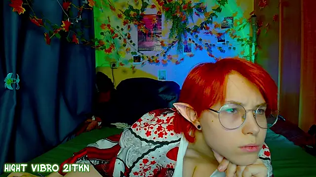 TrickyKitsune online show from October 27, 2025, 1:48 pm