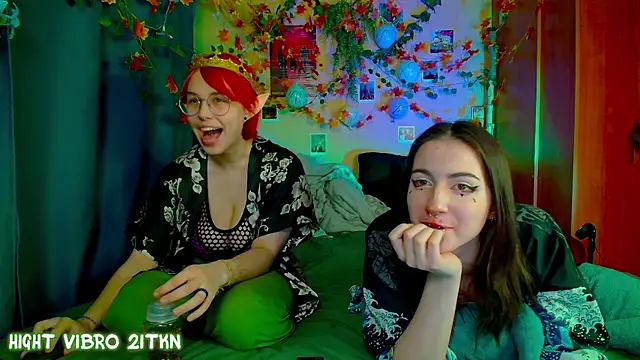 TrickyKitsune online show from November 13, 2025, 3:33 pm