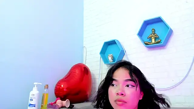 Snapshot of CATTLEYA_BIANCHI145 chatting on February 8, 2025, 10:19 pm CATTLEYA BIANCHI145 online show from February 8, 2025, 10:19 pm