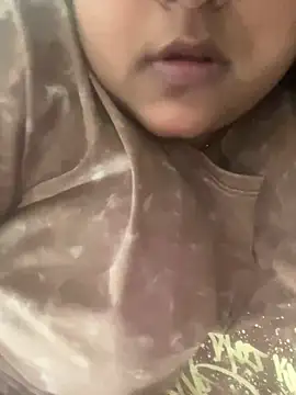 Snapshot of queen_pari chatting on February 8, 2025, 5:50 pm queen pari online show from February 8, 2025, 5:50 pm