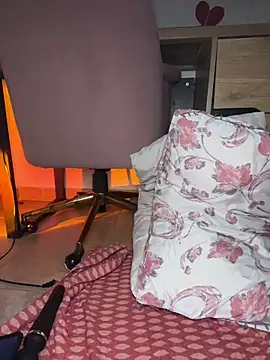 Snapshot of Ninabrunette18 chatting on November 9, 2025, 3:05 am Ninabrunette18 online show from November 9, 2025, 3:05 am