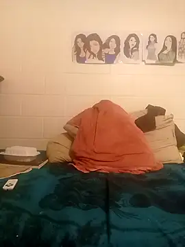 k1oudE online show from September 19, 2025, 4:58 am