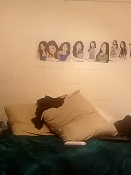 k1oudE online show from October 6, 2025, 5:16 am