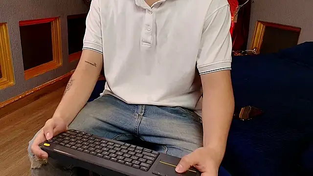 Snapshot of MarcoVitto chatting on December 3, 2025, 11:52 am MarcoVitto online show from December 3, 2025, 11:52 am