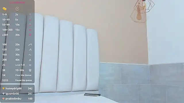 DAVID VICTORIAA online show from February 1, 2025, 6:51 pm