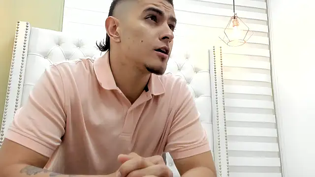 DAVID VICTORIAA online show from September 19, 2025, 1:23 pm