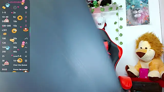 Snapshot of Alextwink chatting on December 17, 2025, 8:26 pm Alextwink online show from December 17, 2025, 8:26 pm