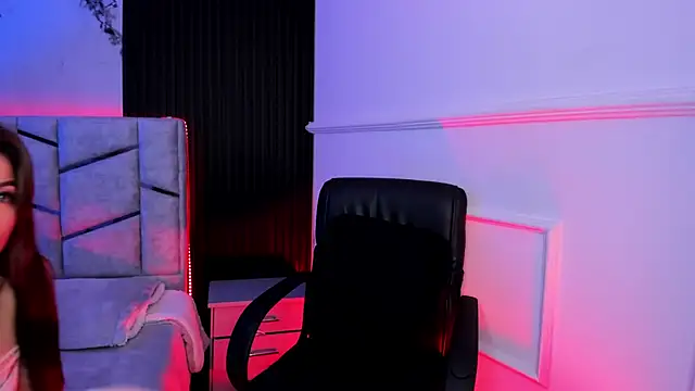 Snapshot of daniiphoeniixx chatting on October 28, 2025, 7:27 pm daniiphoeniixx online show from October 28, 2025, 7:27 pm