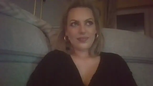 Snapshot of Gigi-Honey chatting on October 11, 2025, 9:02 pm Gigi-Honey online show from October 11, 2025, 9:02 pm